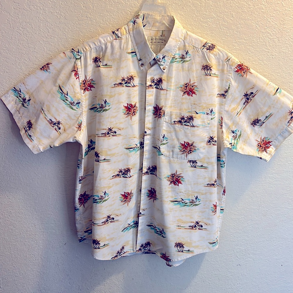Crossings button up beach shirt SZ L EUC unique print, vacation or summer🕶️🌴🌞